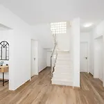 Villa Secret 1 *